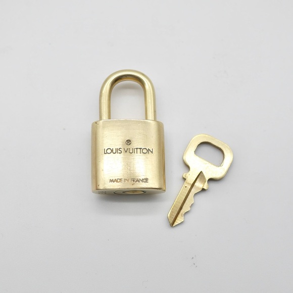 🍓LV Lock and Key #309 - Picture 2 of 3